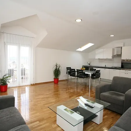 Apartment Little Paradise *